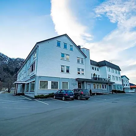 Nordfjord - Bryggen 3* Nordfjordeid