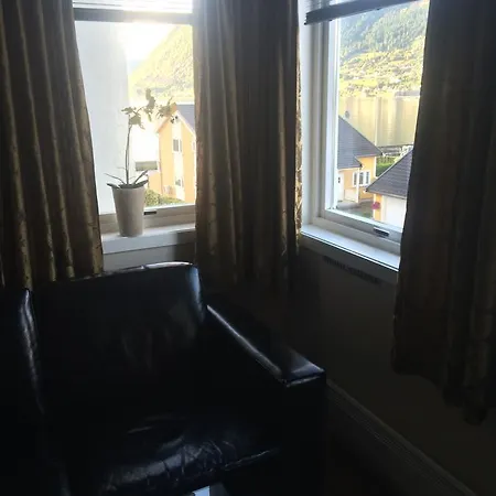 Nordfjord - Bryggen Hotel Nordfjordeid